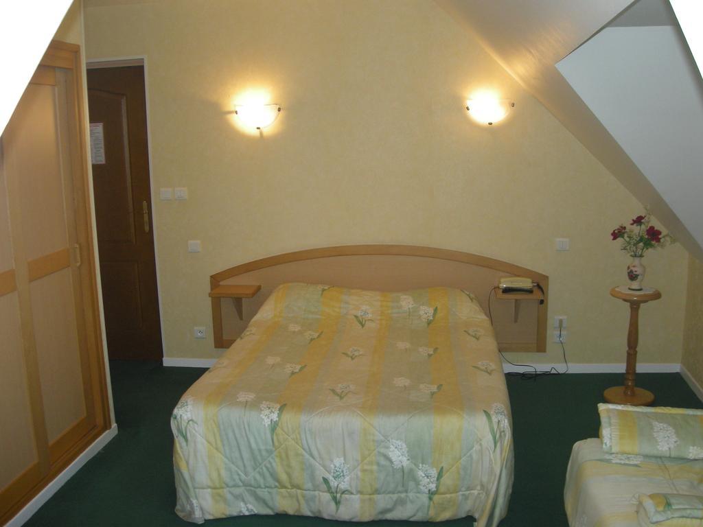 Hotel La Renaissance Cherbourg-en-Cotentin Room photo